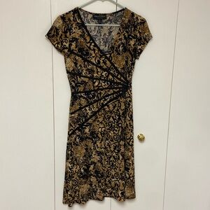 Black and tan VNeck short sleeve dress